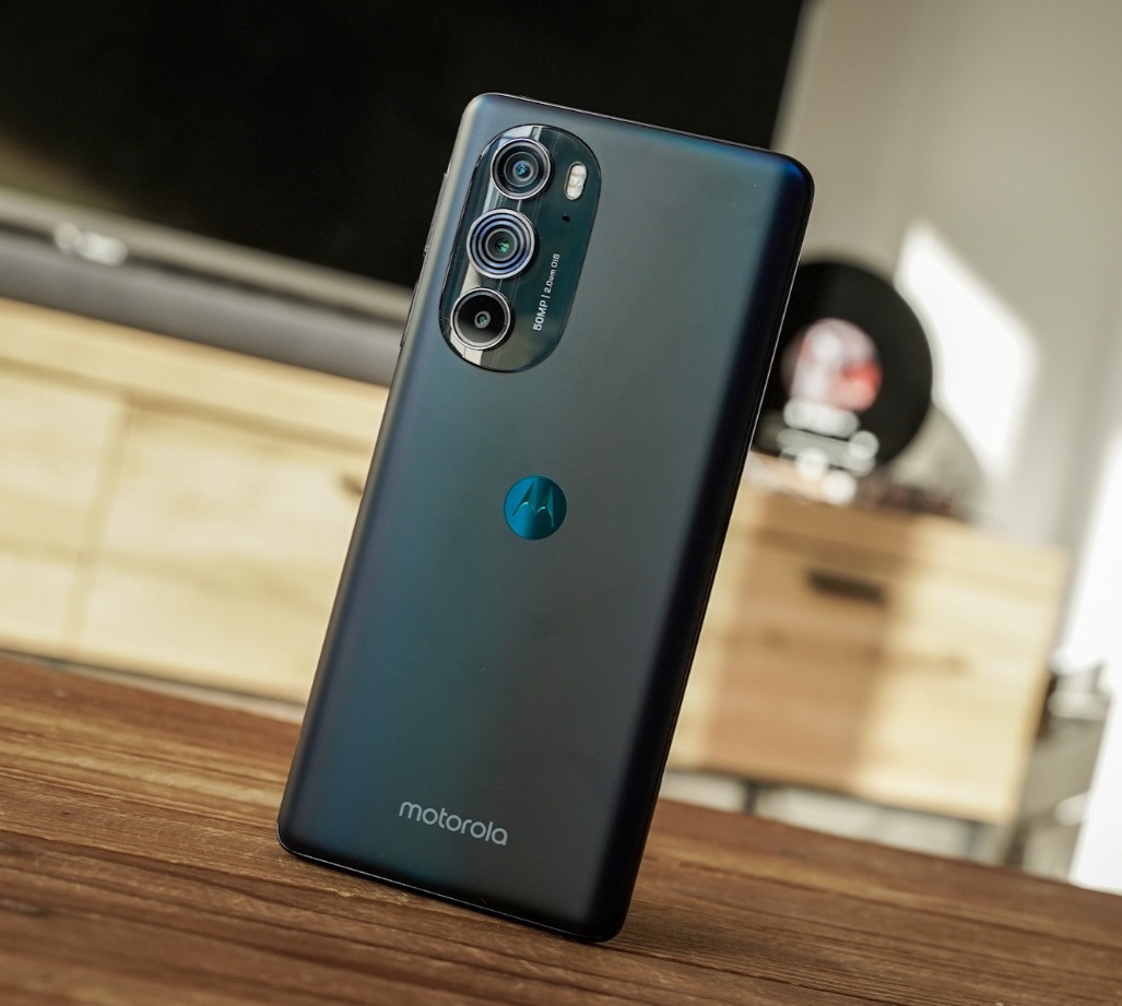 Начинаются продажи флагманского смартфона Motorola Начинаются продажи флагманского смартфона Motorola